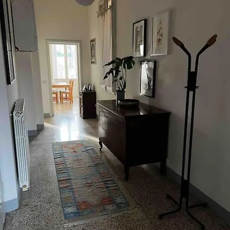 Gianni's Flat شقة